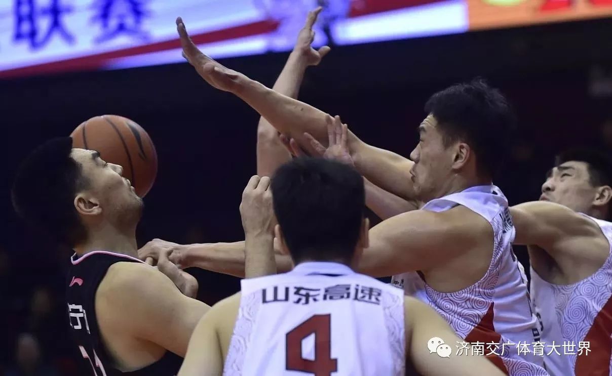 山东队险胜辽宁队，武切维奇统治全场