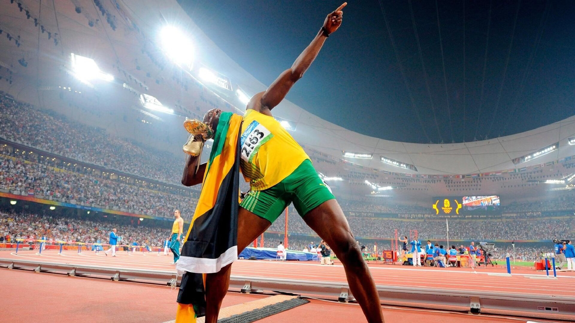 里昂斩落巴萨，马丁内利在焦点战证明自己，当新王在旧王冠上刻下名字